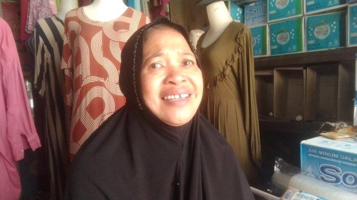 BOCAH PANJAT TOWER - Andi Fatmawati, Ibunda Faiq bocah di Mamuju Tengah yang melakukan aksi nekat panjat tower saat ditemui di kediamannya, di Desa Topoyo, Kecamatan Topoyo, Kabupaten Mamuju Tengah, Sulawesi Barat, Rabu (5/2/2025).