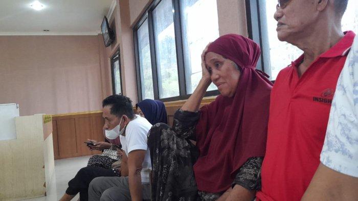 Becce (60) warga Desa Salubiro,Kecamatan Karossa, Kabupaten Mamuju Tengah (Mateng), Sulawesi Barat (Sulbar), saat ditemui Tribun-Sulbar.com, di Polda Sulbar, Jl Aiptu Nurman, Kecamatan Mamuju, Sabtu (8/6/2024).