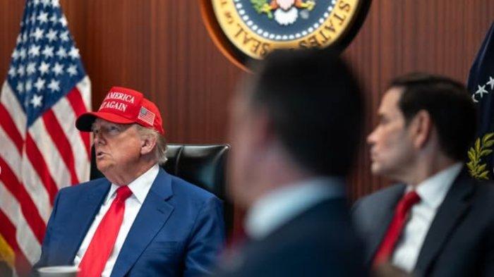 Serang Iran - Presiden Amerika Serikat Donald Trump meminta Iran merundingkan perdamaian dengan Israel dan akan mengancam memberi serangan lebih besar jika Iran balas menyerang