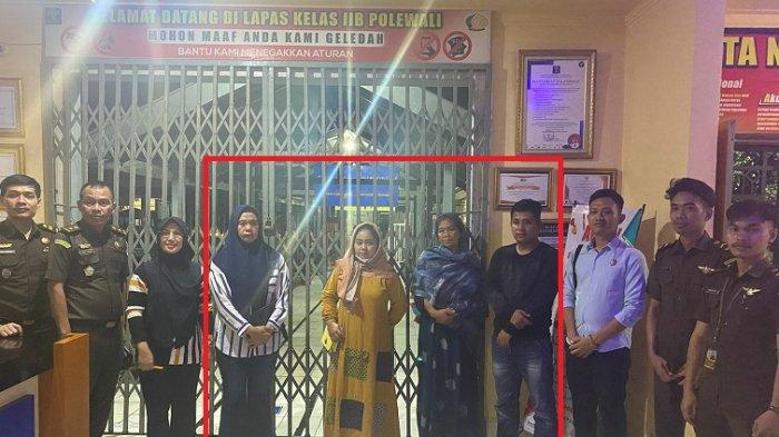 Empat tersangka kasus dugaan penipuan Casis Polri kini dilimpahkan ke Kejari Polman dan ditahan di Lapas Polewali, Jl Elang, Kelurahan Pekkkabata, Rabu (26/7/2023).
