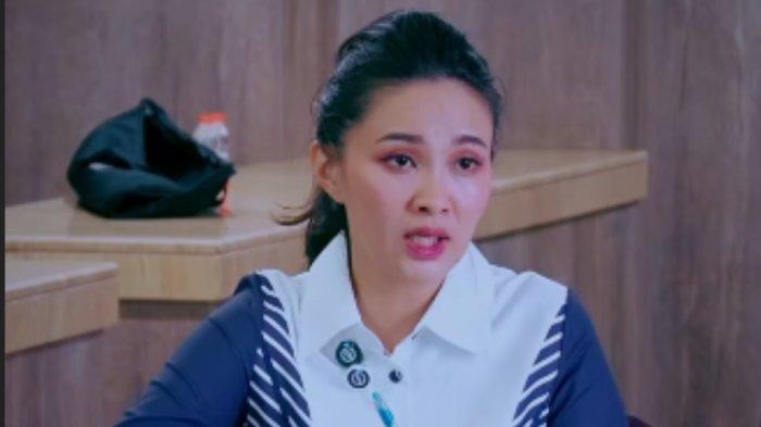 FOTO SHERLY LAOS- Gubernur Maluku Utara Sherly Laos saat pimpin rapat. Sherly Laos secara terang-terangan mengakui daerah yang ia pimpin masih dalam kondisi miskin hingga krisis air bersih.
Padahal sejatinya, Maluku Utara adalah salah satu provinsi di Indonesia yang kaya akan sumber daya alamnya, namun faktanya masih miskin. (Instagram Sherly Tjoanda)