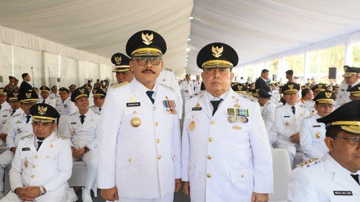 PELANTIKAN KEPALA DAERAH - Gubernur Sulbar Dr H Suhardi Duka dan Wakil Gubernur Sulbar Mayor Jenderal (Purn) Salim S Mengga, foto bersama jelang pelantikan di Jakarta, Kamis (20/2/2025). Usai dilantik SDK menegaskan visi misi mereka adalah mensejahterakan rakyat.
