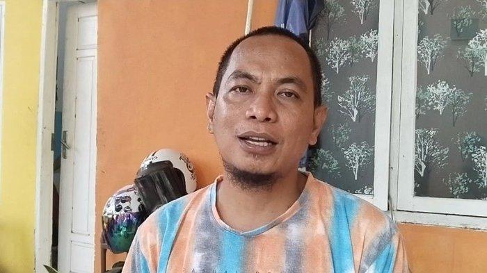 Ifrad Karman (43) korban dugaan pemukulan oleh seorang caleg berinisial KS saat ditemui di rumahnya, Dusun Lomba Deko, Mamuju Tengah, Sulawesi Barat, Minggu (15/10/2023).
