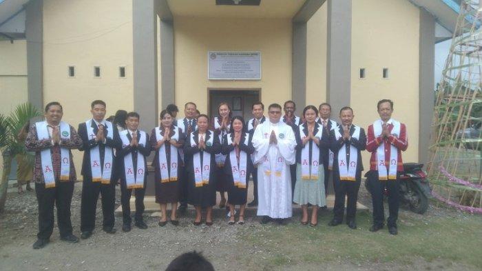 Jemaat Bukit Zaitun saat melaksanakan ibadah natal di GTM Benteng, Desa Tobadak, Kecamatan Tobadak, Kabupaten Mamuju Tengah, Sulawesi Barat,Rabu (25/12/2024).