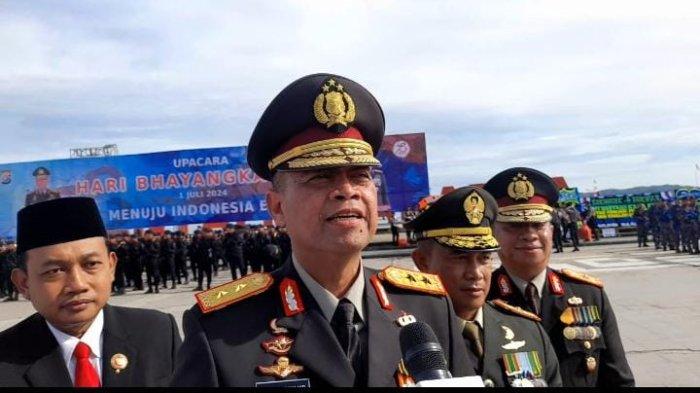 Kapolda Sulbar Irjen Adang Ginanjar acara HUT Ke 78 Tahun Bhayangkara di Anjungan Pantai Manakarra, Jl Yos Sudarso, Mamuju, Senin (1/7/2024).