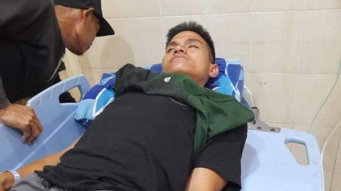 Kasman (32) yang terbaring di RS Tenggarong usai digigit ular king kobra.