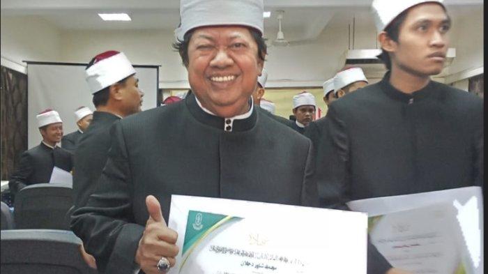 Kiai Syawir adalah Pimpinan Pondok Pesantren Tahfidzul Quran Dakwah dan Tilawah Tamalakko-Jagong, Pangkep, Sulsel. Penerima lima ijazah sekaligus dari Al Azhar Kairo