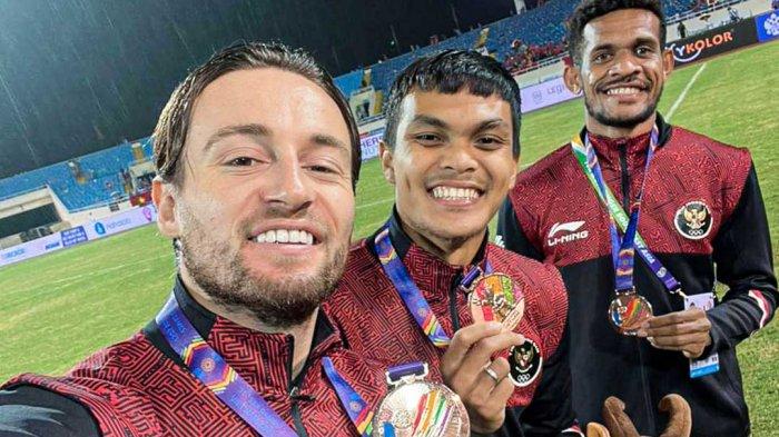 Marc Klok cs saat membela timnas Indonesia, kini mereka kembali ke Bandung dan akan segera latihan kembali bersama rekan-rekan setimnya di Persib