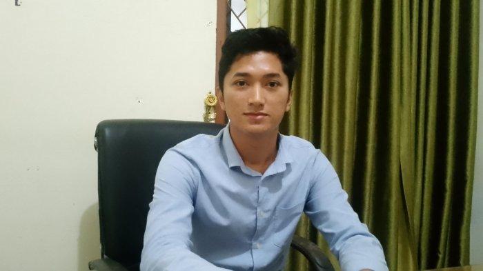 Muhammad Irfan, Hakim Pasangkayu saat ditemui di ruang kerjanya, kantor Pengadilan Agama Pasangkayu, Jl Muh Hatta, Kelurahan Pasangkayu, Kecamatan Pasangkayu.