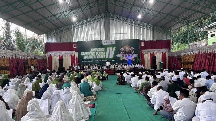 Konferwil PWNU - PWNU Sulbar melaksanakan doa bersama atau istighosah di Pondok Pesantren Nahdlatul Ummah Desa Battetangga, Kecamatan Binuang, Polman), Selasa (25/2/2025). Doa bersama ini merupakan rangkaian kegiatan Konferensi Wilayah (Konferwil) PWNU Sulbar IV.
