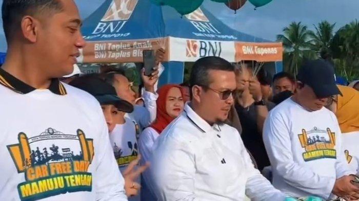 LAUNCHING CAR FREE DAY MAMUJU TENGAH - Bupati Mamuju Tengah, Arsal Aras saat melaunching Car Free Day di alun-alun KTM Tobadak, Kecamatan Tobadak, Kabupaten Mamuju Tengah, Sulawesi Barat, Minggu (18/5/2025). (Sandi/Tribun-Sulbar)