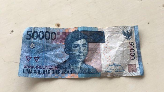 Penampakan uang warga di Mamuju yang ditolak penjual.