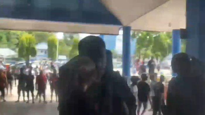 Peristiwa bentrokan antara anggota TNI AL dengan personel Brimob di Sorong Ppaua Barat