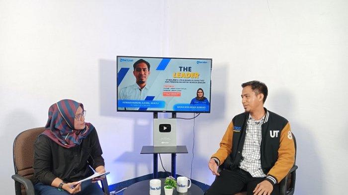 Plt Direktur UT Majene, Fitriadi Nurdin (kanan) dan jurnalis Tribun Sulbar (kiri) Munawwarah Ahmad dalam acara podcast Tribun Sulbar, Selasa (27/2/2024).