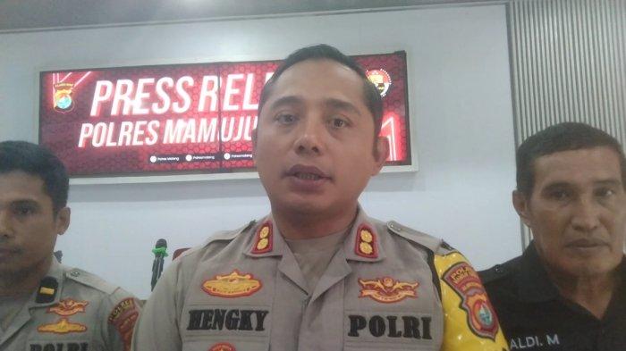 PRESS RELEASE POLRES - Polres Mamuju Tengah menggelar press release di Aula Wicaksana Laghawa Mapolres Mateng, Jl H Aras Tammauni, Desa Tobadak, Kecamatan Tobadak, Kabupaten Mamuju Tengah, Sulawesi Barat, Jumat (14/2/2025). Press release tersebut berkaitan dugaan kasus asusila oknum polisi terhadap pacarnya.