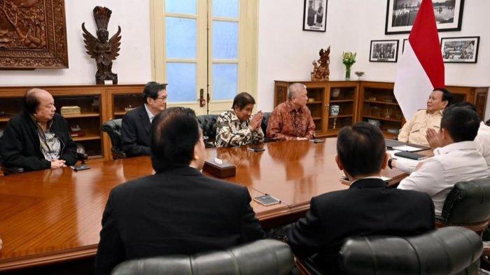 PERTEMUAN PRABOWO DAN 8 PENGUSAHA - Presiden Prabowo Subianto mengadakan pertemuan dengan delapan pengusaha besar Indonesia di Istana Kepresidenan Jakarta, Kamis (6/3/2025). Mereka yang hadir antara lain adalah Anthony Salim, Sugianto Kusuma (Aguan), Prajogo Pangestu, Boy Thohir, Franky Widjaja, Dato Sri Tahir, James Riady, dan Tomy Winata.