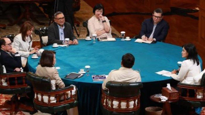 PERTEMUAN 7 JURNALIS - Presiden Prabowo Subianto menerima kehadiran 7 jurnalis, termasuk di antaranya adalah 6 pemimpin redaksi, di Hambalang, Jawa Barat, Minggu (6/4/2025).