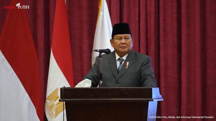 Presiden Prabowo Subianto saat memberi sambutan di hadapan mahasiswa Indonesia di Universitas Al-Azhar Kairo, Mesir, Rabu (18/12/2024).