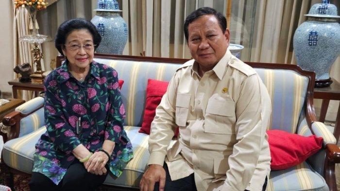 PRABOWO KUNJUNGI MEGAWATI - Presiden Prabowo Subianto menemui Presiden ke-5 RI Megawati Soekarnoputri, di kediamannya, Jalan Teuku Umar, Menteng, Jakarta Pusat, pada Senin (7/4/2025) malam.