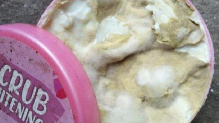 Produk kosmetik Wasilah berulat dan rusak