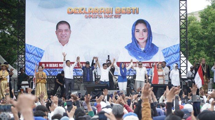 Senator DPD RI Ajbar Abdul Kadir turut menghadiri deklarasi Besti dan menyampaikan dukungan di panggung utama Lapangan Pancasila Jl Ratulangi Kelurahan Pekkabata, Rabu (21/8/2024).