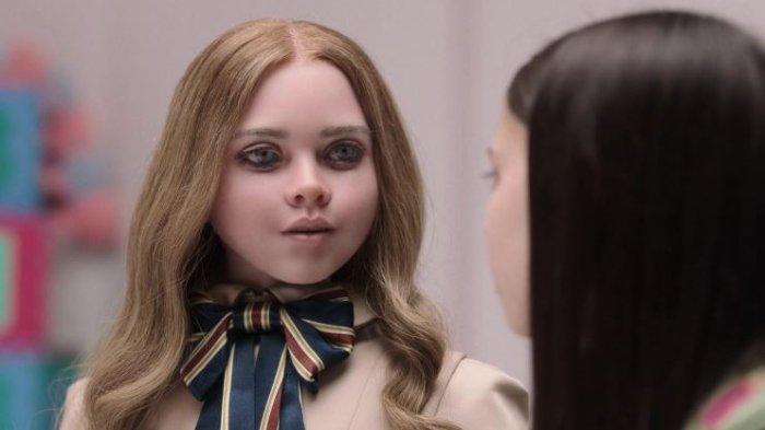 Karakter di film M3GAN, boneka cantik dengan teknologi AI yang berubah menjadi sosok berbahaya.