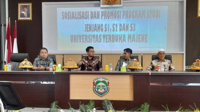 Universitas Terbuka (UT) Majene melaksanakan Sosialisasi promosi (Sosprom) di lingkup Pemerintah Daerah Mamuju Tengah, Kamis (18/7/2024).