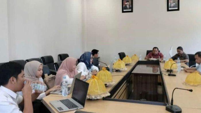 Suasana RDP di Ruang Rapat Kantor DPRD Mamuju di Jl Ahmad Yani, Kelurahan Binanga,Mamuju, Sulbar, Rabu (6/9/2023)