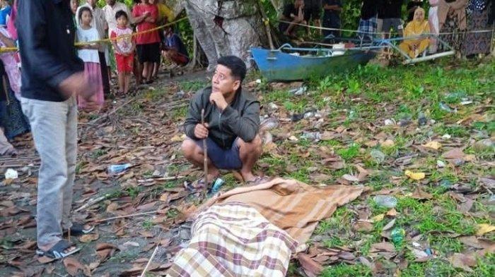 PENEMUAN MAYAT - Warga Lingkungan Karanamu, Kelurahan Kasambang, Kecamatan Tapalang, Kabupaten Mamuju, dikejutkan dengan penemuan sesosok mayat pria di tepi Pantai Karanamu pada Kamis pagi (1/5/2025). Menurut keterangan salah satu warga, Sumarni, korban ditemukan dalam kondisi tidak bernyawa oleh warga setempat.