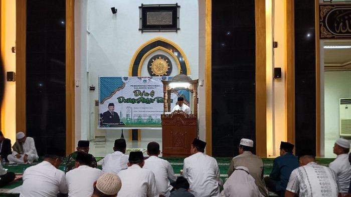 Zikir dan doa bersama di Masjid Baitul Anwar, Kompleks Perkantoran Gubernur Sulbar, Jl H Abd Malik Pettanna Endeng, Rangas, Mamuju, Selasa (31/12/2024).