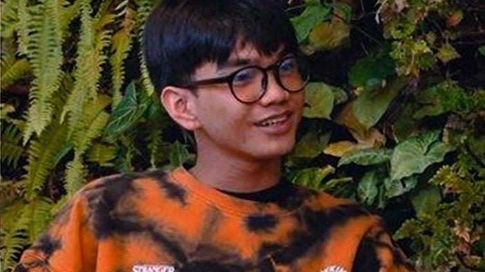 Kehidupan pribadi Tiktoker Satria Mahathir kini jadi sorotan publik setelah pernyataannya viral ogah punya cewek pengguna android.