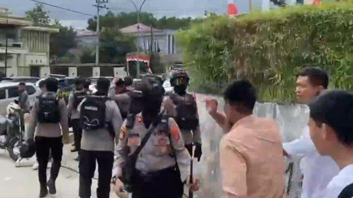 Setelah beredar luas video polisi pukul mahasiswa di RS Hermina Kendari, Kapolresta Kendari Kombes Pol M Eka Faturrahman merilis kronologi peristiwa.