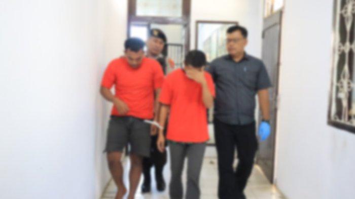 Terungkap kronologi dua pemudai di Kota Kendari, yakni SAH dan IF, yang menerima ganja 1 kilogram (kg) dari Kota Medan, pada Sabtu (19/8/2023). Kini keduanya diamankan di Polresta Kendari.