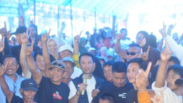 Suasana saat pasangan calon Bupati Konawe Utara (Konut) nomor urut 1, Ikbar dan Abu Haera, kampanye di Kelurahan Wanggudu, Kecamatan Wiwirano, Konawe Utara, Sulawesi Tenggara, pada Rabu (13/11/2024).