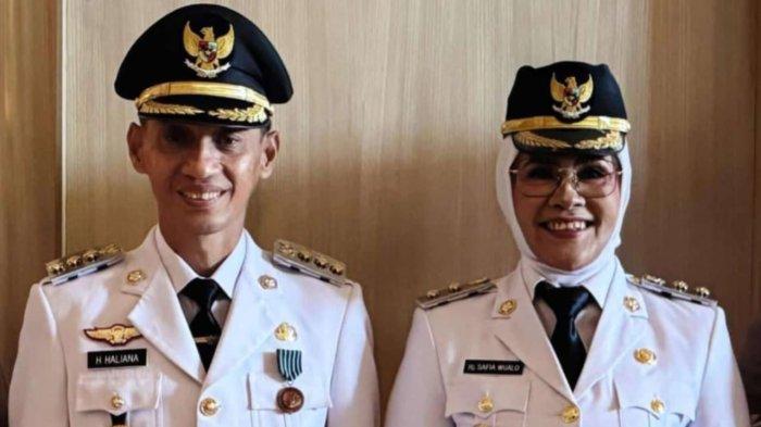 BUPATI-WABUP WAKATOBI : Bupati dan Wakil Bupati Wakatobi terpilih hasil Pilkada 2024, Haliana dan Safia Wualo, berpose dalam balutan seragam dinas putih menjelang pelantikan resmi di Istana Negara, Jakarta, Kamis (20/2/2025). Keduanya siap mengemban amanah untuk memimpin Wakatobi dengan visi pembangunan yang lebih maju dan berkelanjutan.