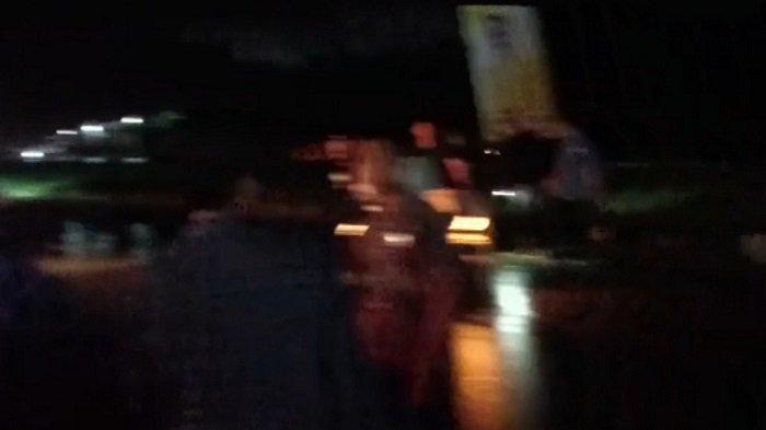 Mobil pikap terbalik di Jalan Buburanda Kendari Sulawesi Tenggara, seret pemotor sejauh 10 meter