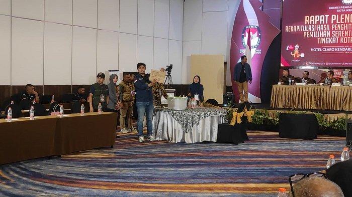 Berikut hasil real count KPU perolehan suara sementara calon Wali Kota dan Wakil Wali Kota Kendari di Pilkada 2024. Data ini dari perolehan D hasil yang dibacakan petugas PPK saat rekapitulasi perhitungan suara tingkat kecamatan di KPU Kendari, Minggu (1/12/2024).