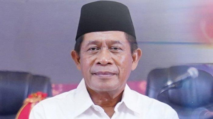 Foto arsip Hugua, sosok Wakil Gubernur Sulawesi Tenggara atau Wagub Sultra periode 2025-2030, saat penetapan sebagai Wagub Sultra terpilih mendampingi Gubernur Sultra terpilih Andi Sumangerukka (ASR) oleh Komisi Pemilihan Umum (KPU), pada 6 Februari 2025 lalu. Simak selengkapnya profil Hugua yang akan dilantik sebagai Wakil Gubernur Sulawesi Tenggara pada 20 Februari 2025.