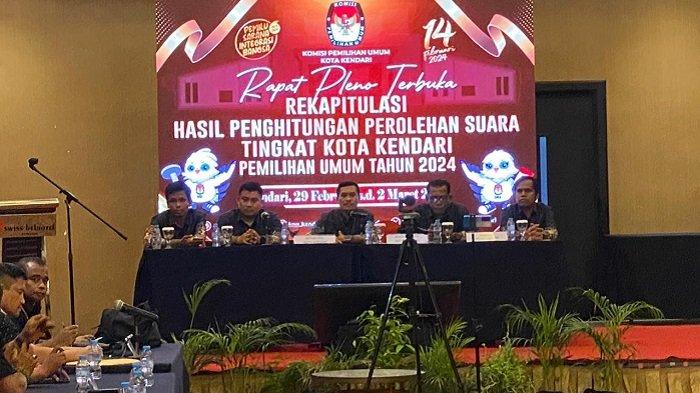 Rapat Pleno Terbuka Rekapitulasi Hasil Penghitungan Perolehan Suara Tingkat Kota Kendari Pemilihan Umum atau Pemilu 2024 berlangsung pada Kamis (29/2/2024).