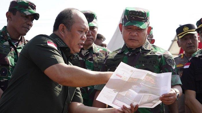Kepala Staf Angkatan Darat, Jenderal TNI Dudung Abdurachman mengunjungi Kabupaten Konawe Utara (Konut), Sulawesi Tenggara (Sultra), Selasa (10/10/2023). Kunjungan Jenderal Dudung sebagai bentuk tindak lanjut usai Bupati Konut, Ruksamin bertandang ke Mabes TNI AD pada 3 Oktober 2023. Jenderal TNI Dudung Abdurachman didampingi Danrem 143 Haluoleo, Brigjen TNI Ayub Akbar dan Dandim 1430 Konawe Utara Letkol Kav Sofyan. Kedatangan pria berpangkat empat bintang tersebut di Bumi Oheo disambut Bupati Ruksamin, Wakil Bupati Abuhaera, Ketua DPRD Ikbar, Sekda HM Kasim Pagala, Forkopimda, Kepala Organisasi Perangkat Daerah (OPD), dan masyarakat.