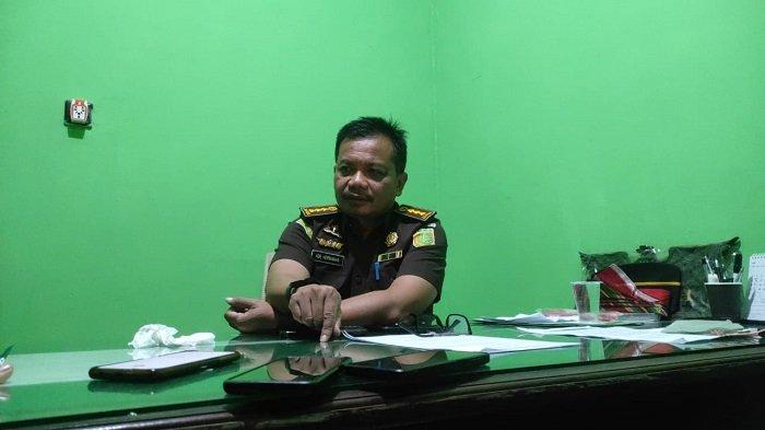 Asintel Kejati Sultra, Ade Hermawan mengatakan Kejaksaan Tinggi Sulawesi Tenggara menyita sejumlah barang bukti dari para tersangka kasus dugaan korupsi penjualan ore nikel PT Antam Blok Mandiodo. Sejumlah barang bukti dan aset yang disita Kejati Sultra mulai dari uang miliaran rupiah, stok ore nikel, rumah, mobil, dan dokumen.