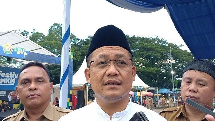 Kepala Dinas Penanaman Modal dan Pelayanan Terpadu Satu Pintu (DPM PTSP) Sultra, Parinringi saat diwawancarai di Pelataran Eks MTQ, Senin (4/4/2022) lalu. Parinringi dijadwalkan dilantik sebagai Penjabat atau Pj Bupati Buton Selatan setelah sebelumnya menjabat Pj Bupati Kolaka Utara.