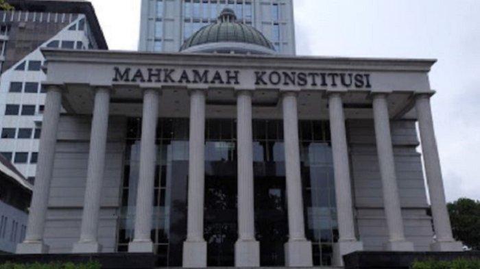 Berikut rangkuman hasil sidang Perselisihan Hasil Pemilihan Kepala Daerah atau Pilkada 2024 se Sulawesi Tenggara (Sultra) di Mahkamah Konstitusi (MK). Hasil sidang MK dalam persidangan pemeriksaan pendahuluan sengketa Pilkada Kendari, Pilkada Wakatobi, dan Pilkada Konawe Selatan (Konsel). Perselisihan hasil pilkada untuk Pilkada Muna, Pilkada Buton, Pilkada Buton Selatan (Busel), dan Pilkada Konawe Utara (Konut). Sengketa hasil Pilkada Buton Tengah (Buteng), Pilkada Kolaka Utara (Kolut), dan Pilkada Konawe Kepulauan (Konkep) di Provinsi Sultra.
