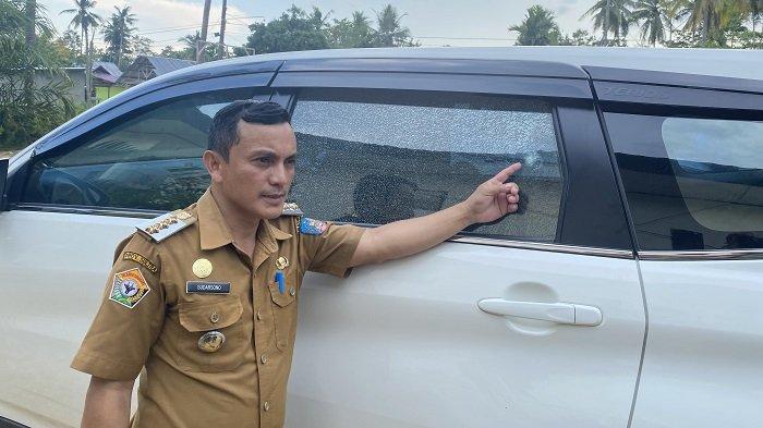 Mobil dinas Camat Baito diduga dapat teror hingga pecah kaca di Kabupaten Konawe Selatan (Konsel), Provinsi Sulawesi Tenggara (Sultra), Senin (28/10/2024).