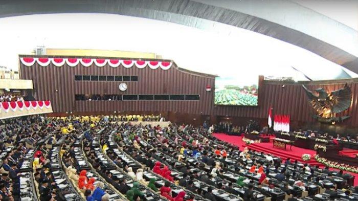 Suasana Pelantikan dan Pengambilan Sumpah Anggota DPR RI periode 2024-2029 termasuk dari Daerah Pemilihan Sulawesi Tenggara di Ruang Paripurna, Gedung Nusantara MPR/DPR RI, Senayan, Jakarta, pada Selasa (01/10/2024).