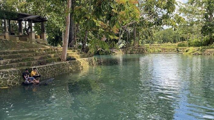 Permandian Wakante di Kabupaten Muna Barat, Provinsi Sulawesi Tenggara (Sultra) terpantau sepi pengunjung libur Lebaran 2024, Minggu (14/4/2024). Lokasi permandian air tawar tersebut terletak di Desa Latugho, Kecamatan Lawa, Kabupaten Muna Barat, Provinsi Sultra.