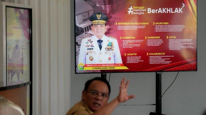 Pj Gubernur Sulawesi Tenggara, Andap Budhi Revianto saat memberikan pengarahan