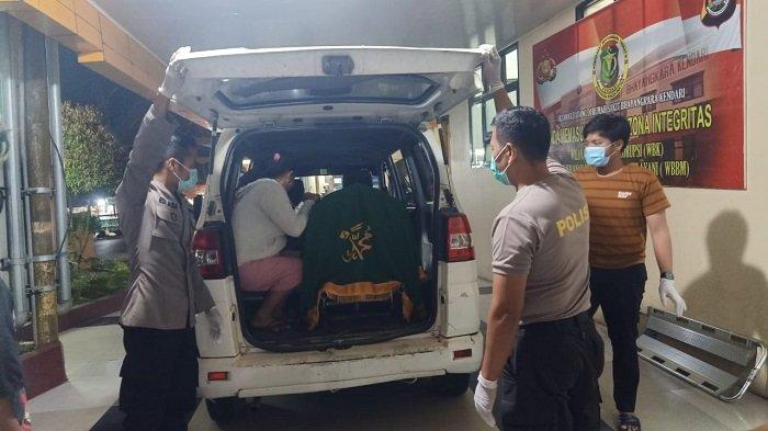 Seorang pria tanpa identitas yang terlibat kecelakaan lalu lintas pada Kamis (29/6/2023), kini meninggal dunia di RS Bhayangkara Kendari, Sulawesi Tenggara (Sultra). Korban dinyatakan meninggal pada Jumat (30/6/2023) sekira pukul 20.30 Wita.