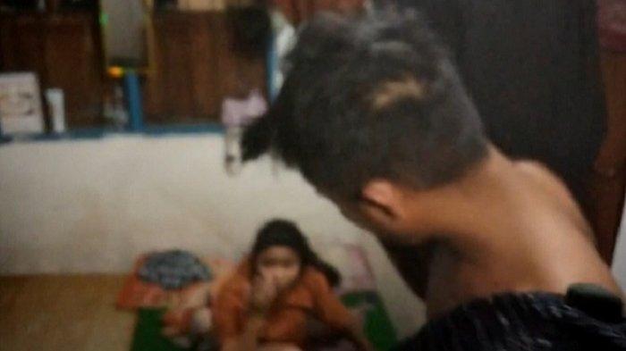 Fakta-fakta dugaan kasus perselingkuhan, suami gerebek istri serumah pria lain disalah satu kamar kost di Kota Kendari, Sulawesi Tenggara (Sultra). Selain fakta-fakta dugaan tindak pidana perzinahan, pihak kepolisian pada Jumat (13/10/2023) juga mengungkap sosok sang suami, istri, begitupun pria yang diduga selingkuhannya.