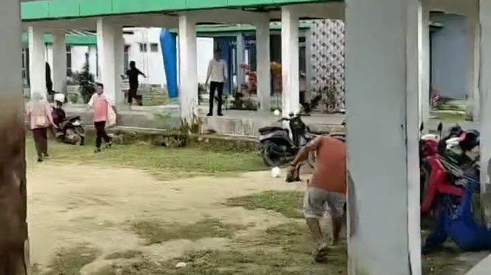 KELUARGA PASIEN MENGAMUK - Tangkapan layar video viral keluarga pasien mengamuk di RSUD Muna Barat, karena tidak bisa menggunakan ambulans, Sabtu (21/6/2025). 